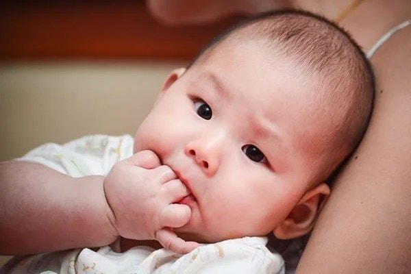 5 hành vi tưởng thương mà gây hại, có thể khiến trẻ mất khả năng tự lập, não kém phát triển