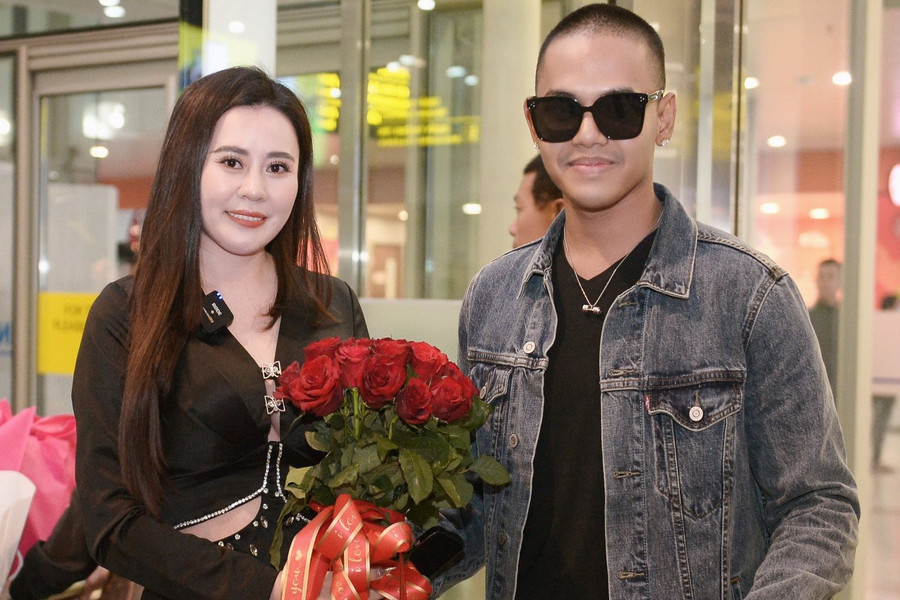 Hoa hậu Phan Kim Oanh ra sân bay đón chủ tịch 'Mrs Grand International'