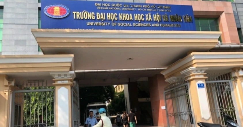 Sinh viên năm nhất bật khóc vì bất ngờ bị trường 'đòi nợ' 10 triệu đồng