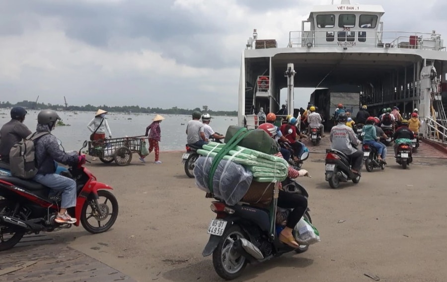 Bến phà nối Vĩnh Long và Bến Tre tạm dừng hoạt động 12 giờ