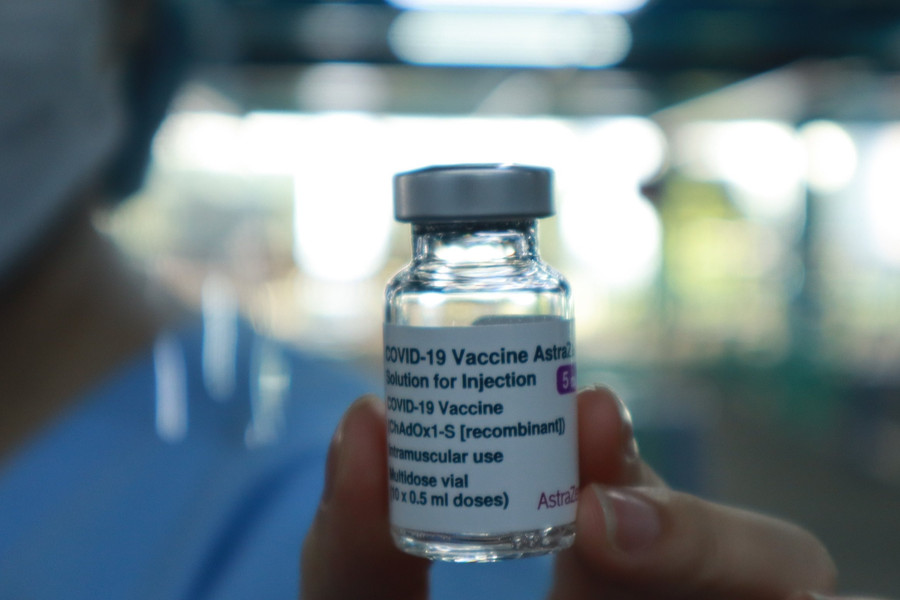 Tiêm vắc xin Covid-19 ở đâu khi sống tại Hà Nội, TP.HCM?