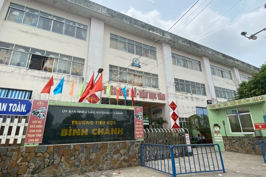 Hiệu phó sắp về hưu bị tố quấy rối tình dục thầy giáo trẻ: Chỉ đùa giỡn?