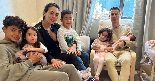 Người phụ nữ đổi đời, có tất cả nhờ yêu trai hư Cristiano Ronaldo