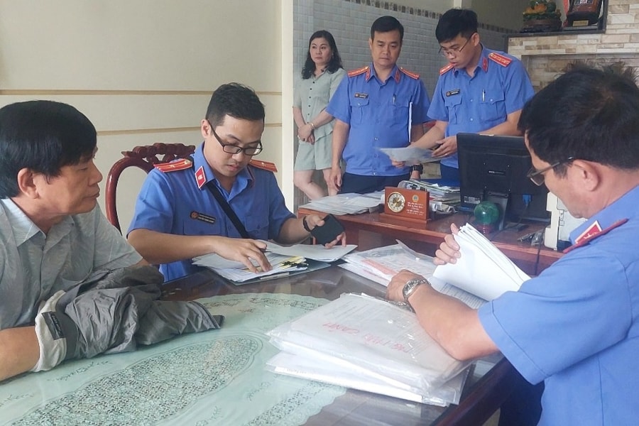 Luật sư môi giới hối lộ tại trung tâm pháp y