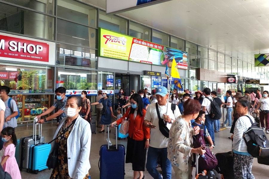 Khách ùn ùn đến Đà Nẵng du lịch dịp nghỉ lễ