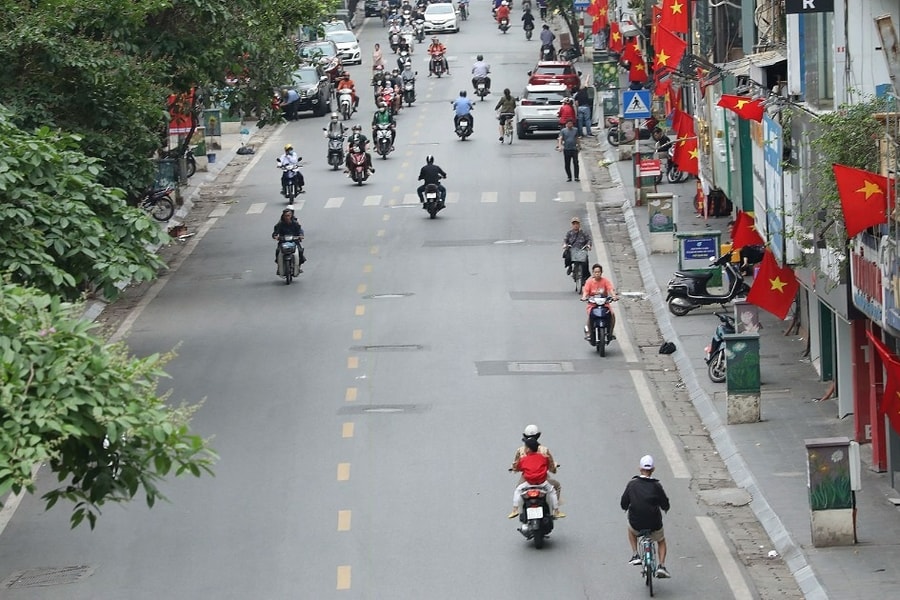 Hà Nội nhịp sống chậm lại trong ngày đầu kỳ nghỉ lễ