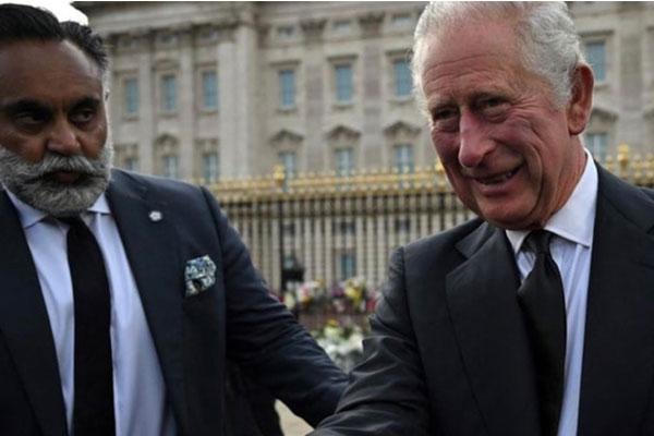 Vệ sĩ bí ẩn của Vua Charles III