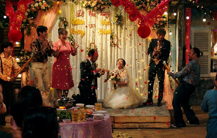 Cảnh Thu Trang – Tiến Luật đám cưới trong ‘Con Nhót mót chồng’