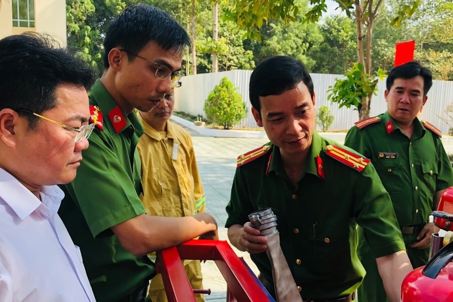 Xuất hiện xe ba gác chữa cháy lưu động đầu tiên tại Bình Dương