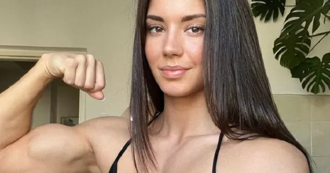 Cô gái gốc Nga gây bão mạng vì khuôn mặt xinh đẹp nhưng thân hình lực sĩ