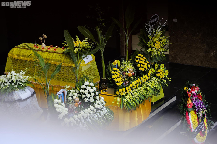 Nước mắt rơi mãi trong đám tang 4 bà cháu tử vong ở Hà Nội