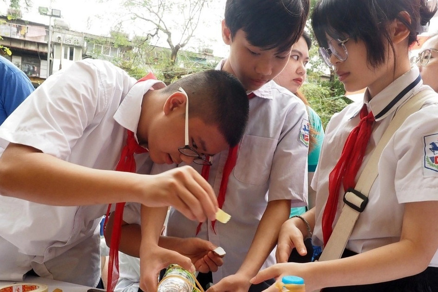Học sinh Hà Nội trải nghiệm sáng tạo sản phẩm trên 'đường đua kỳ thú'