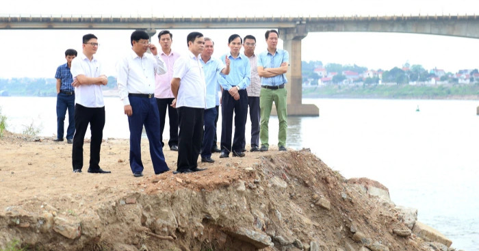 Sạt lở bờ sông Đà 'uy hiếp' cuộc sống của 150 hộ dân ở Phú Thọ