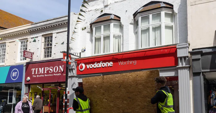 Vodafone sa thải kỷ lục 11.000 nhân sự