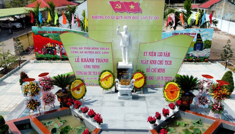 Khánh thành tượng đài Chủ tịch Hồ Chí Minh tại Công an huyện Đức Linh