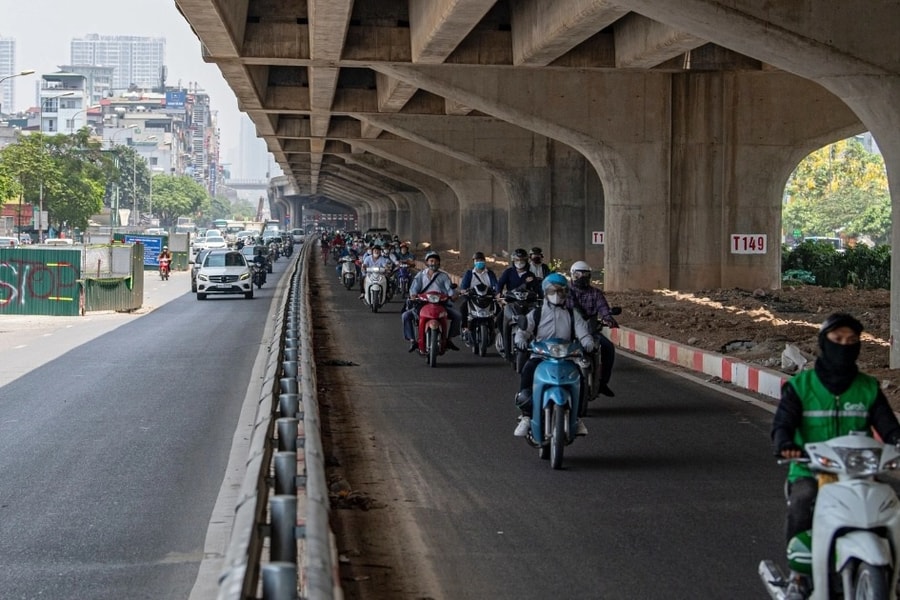 Điểm danh những cung đường có 'mái che' dưới cái nắng hơn 40 độ C ở Hà Nội