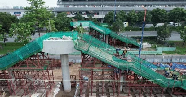 9 cầu bộ hành kết nối các ga trên cao tuyến metro số 1 gấp rút thi công
