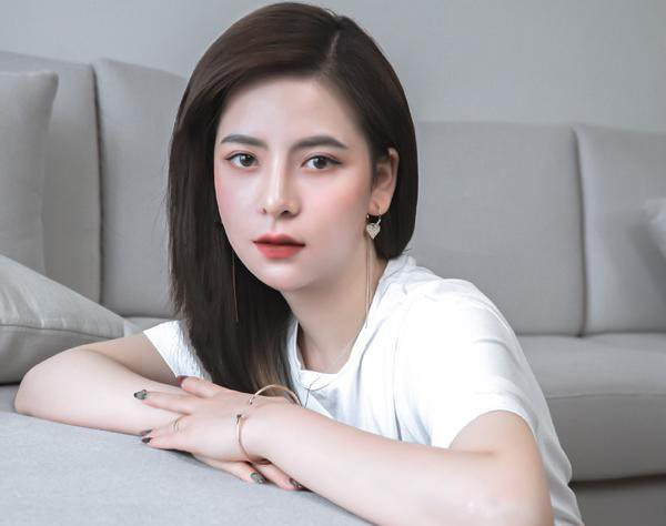 Nguyễn Hoàng Mai Ly, hot girl xinh đẹp “hái ra tiền” nhờ mỹ phẩm‏
