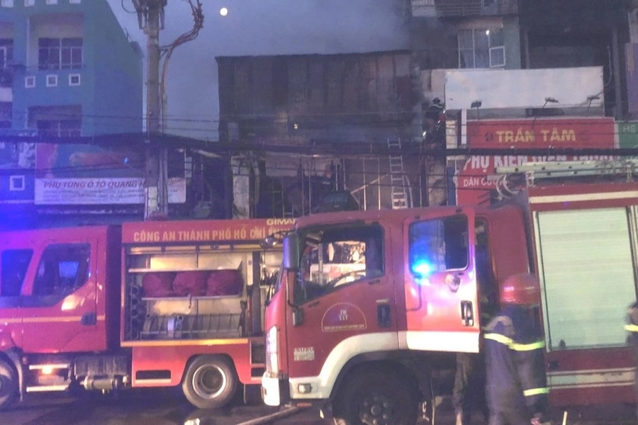 Cháy nhà lúc rạng sáng ở TPHCM làm 1 người tử vong, 1 người bị bỏng nặng
