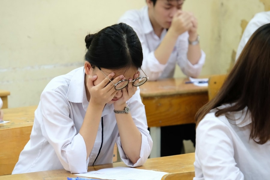 Thấy gì từ trào lưu khoe điểm của con trên mạng xã hội?