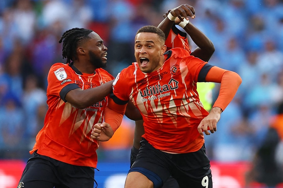CLB 138 năm tuổi lần đầu dự Premier League