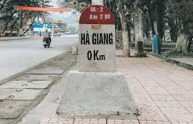 Cột mốc Km0 nổi tiếng ở Hà Giang bị nhổ bỏ, du khách ngẩn ngơ tiếc nuối