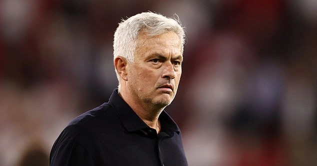 Nổi cơn thịnh nộ sau thất bại đau đớn, HLV Mourinho sẽ ra đi?
