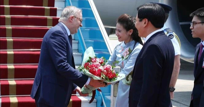 Thủ tướng Australia Anthony Albanese đến Hà Nội, bắt đầu thăm chính thức Việt Nam