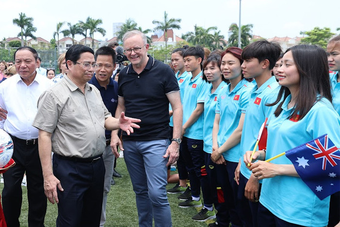 Thủ tướng Phạm Minh Chính và Thủ tướng Australia gặp 2 đội tuyển bóng đá nữ
