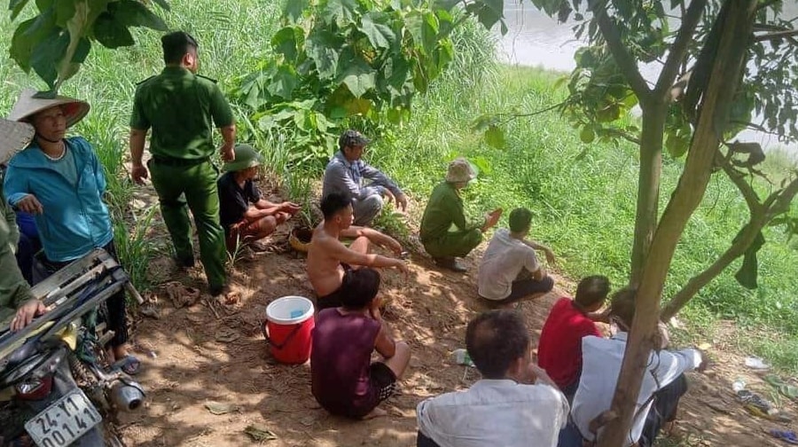 Lào Cai: Tắm sông Hồng giữa trưa nắng, cháu bé 14 tuổi mất tích