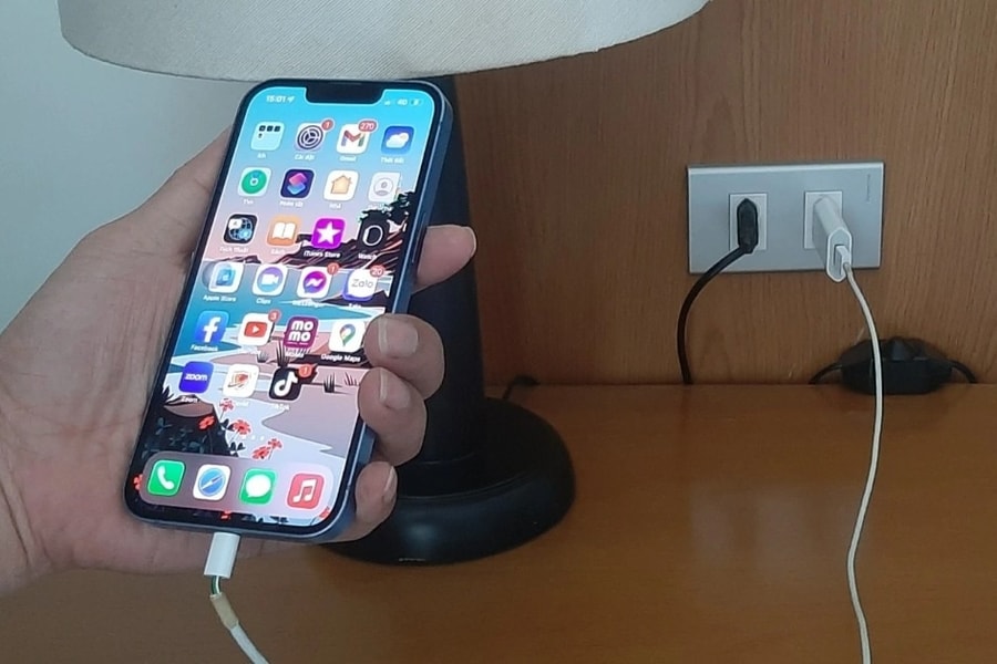 Bé trai 7 tuổi bị điện giật tử vong khi cắm sạc điện thoại
