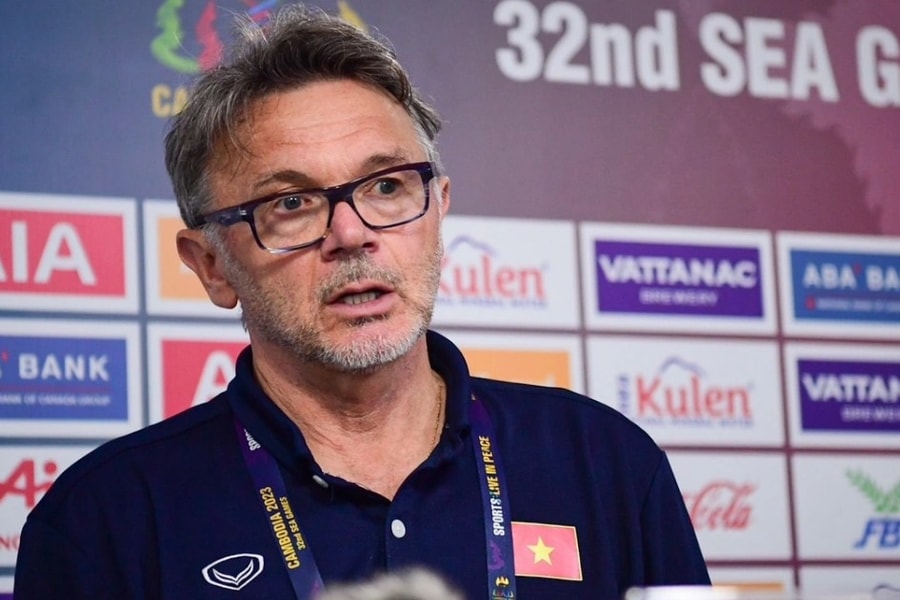 HLV Philippe Troussier: 'Quang Hải chưa xứng đáng lên tuyển Việt Nam'