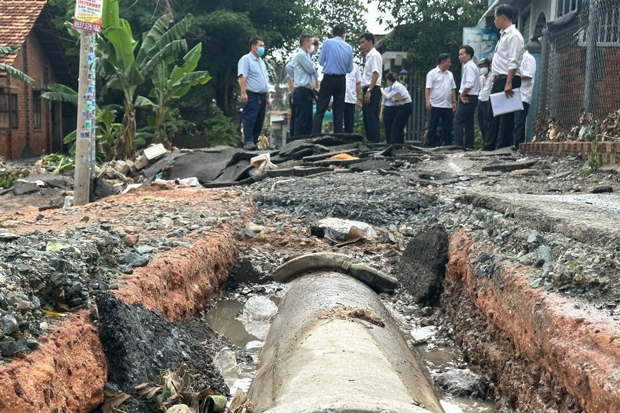 Đường sá, nhà cửa hư hỏng nặng sau trận lũ lịch sử ở Đồng Nai