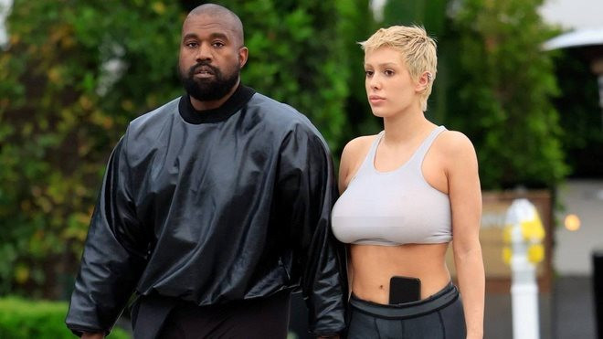 Kanye West và vợ mới lại khiến người hâm mộ hoảng hốt vì trang phục khác thường