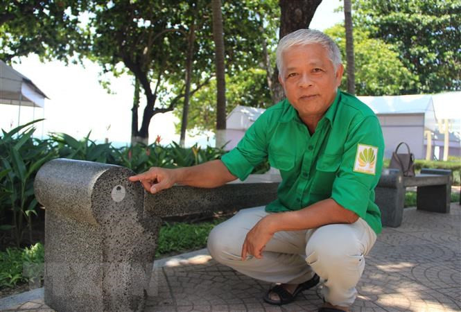 Khánh Hòa: Người biến rác thải nhựa thành ghế đá, gạch lát đường