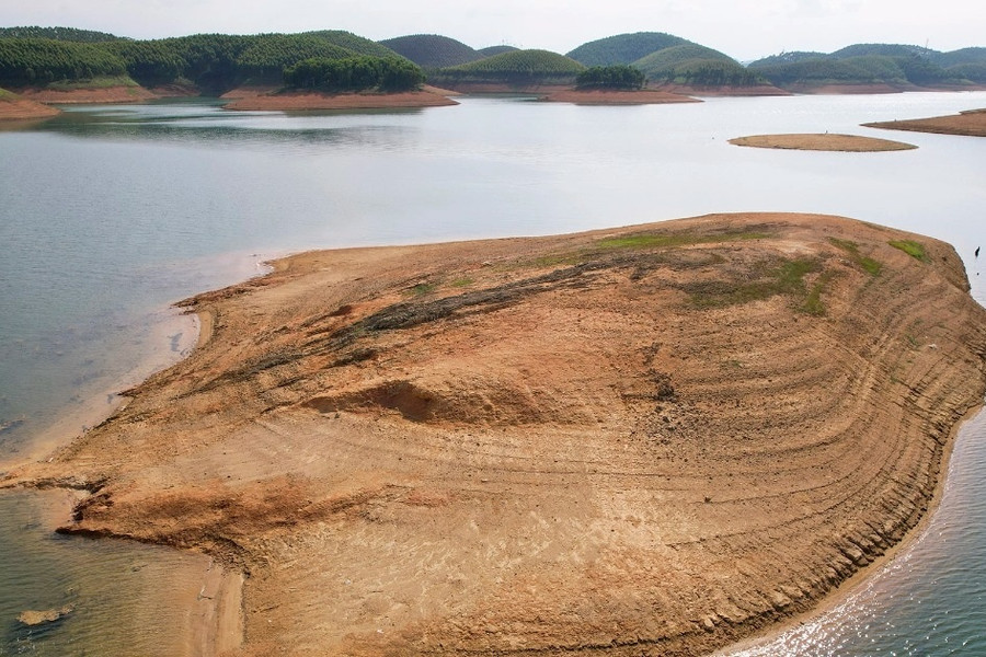 Hồ Thác Bà: Kỳ quan thiên nhiên 'khát' nước