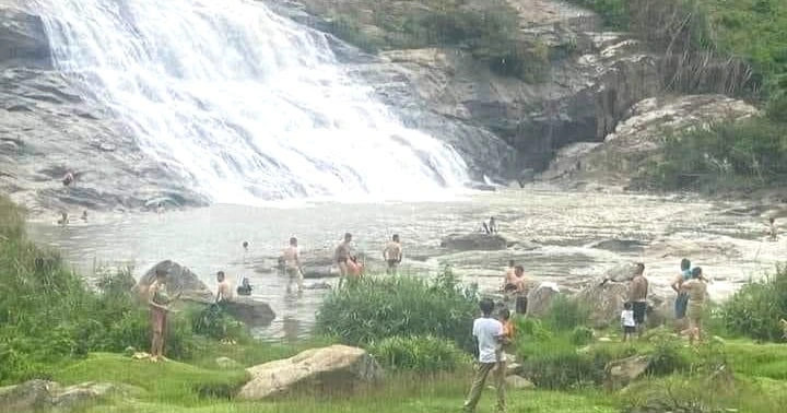 Nữ du khách trượt chân chết đuối khi chụp ảnh ở thác Sao Va