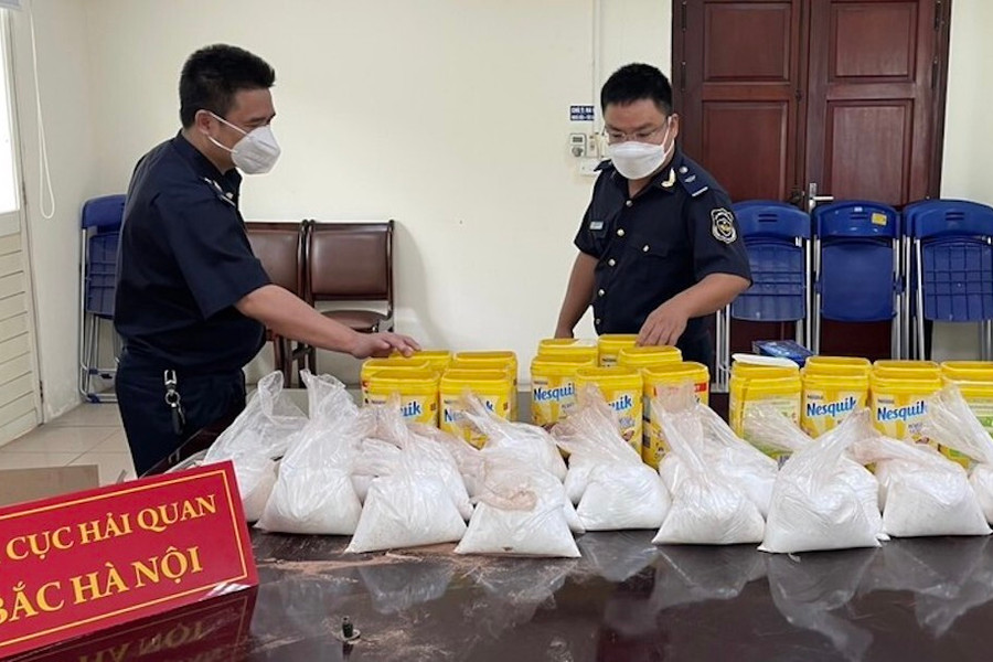 Phát hiện 19 kg bột trắng nghi ma túy vận chuyển từ Pháp về Việt Nam