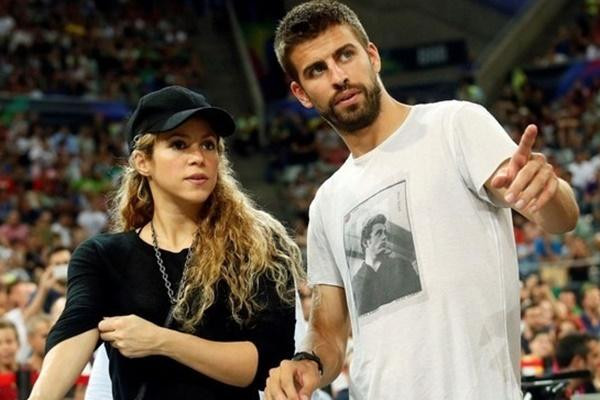 Shakira: 'Pique ngoại tình lúc cha tôi bệnh nặng'