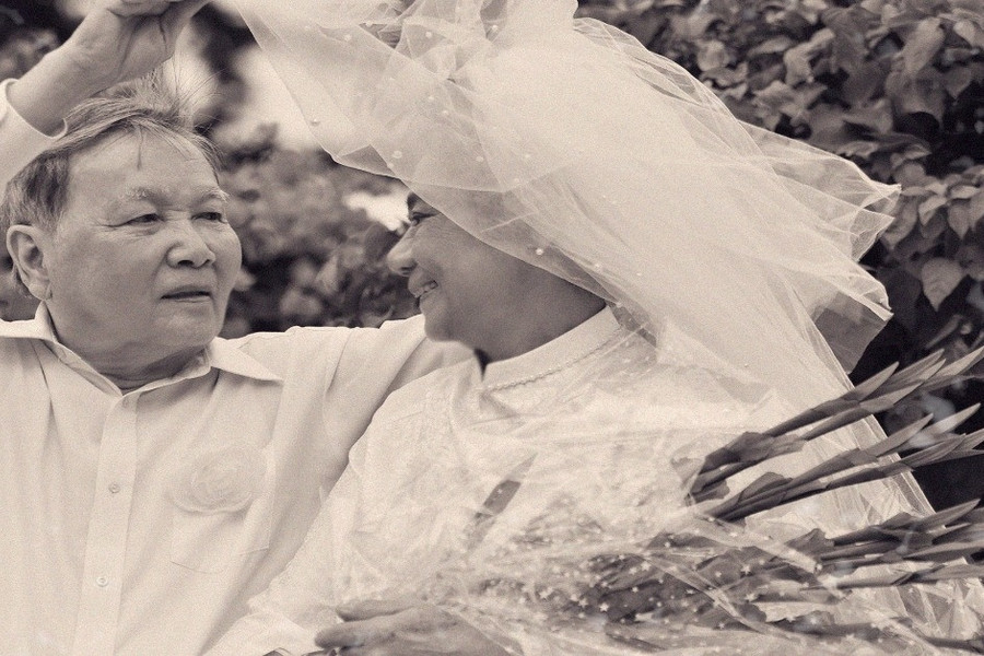 Bộ ảnh cưới hoài cổ của vợ chồng ở Nha Trang sau 50 năm kết hôn