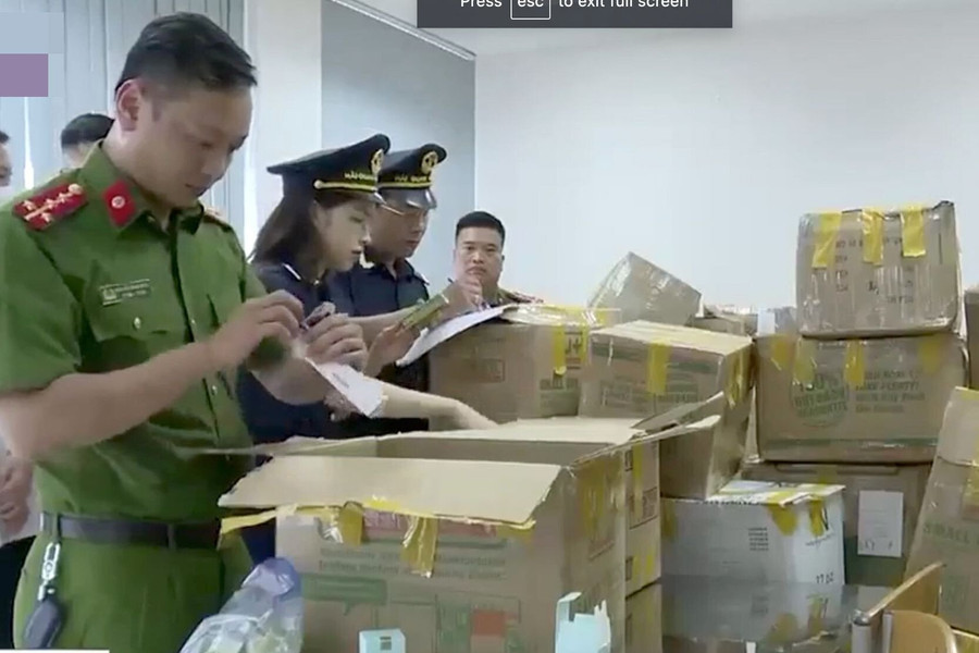 Giám đốc công ty chuyển phát đánh tráo hàng hóa tại sân bay Nội Bài