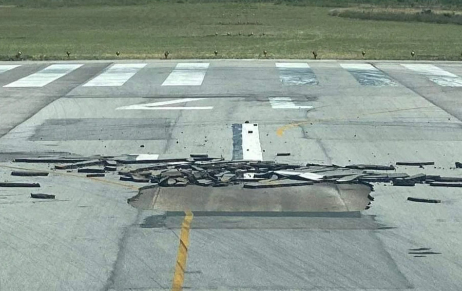 Cục Hàng không cử đoàn kiểm tra hư hỏng đường băng sân bay Vinh