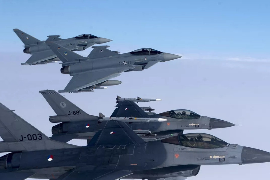 NATO từ chối gửi F-16 trước khi Kiev kết thúc phản công, Đức giao xe tăng mới