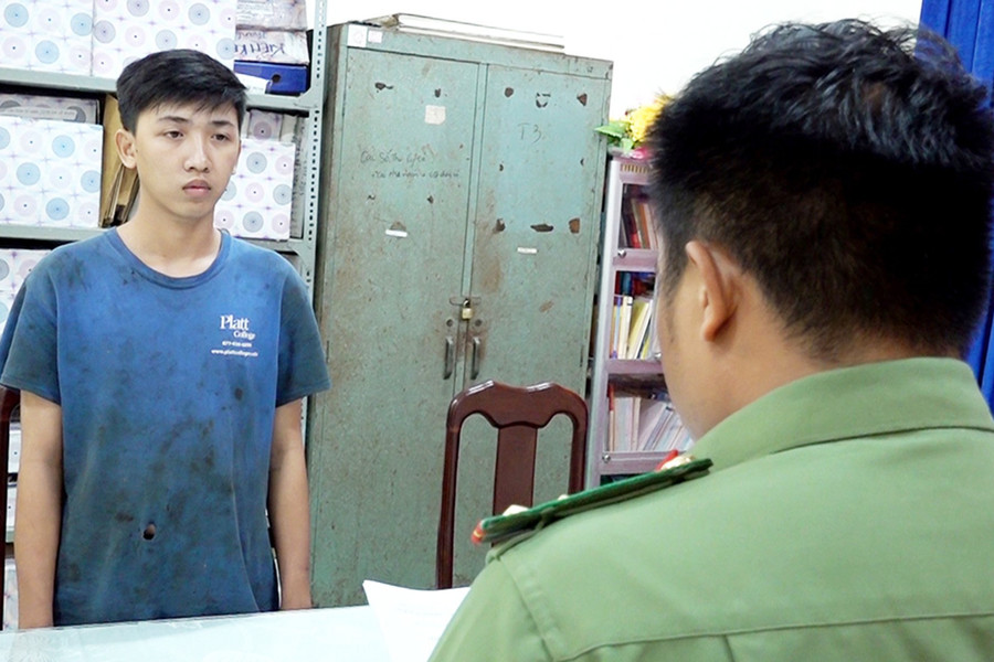 Tạm giữ hình sự nam thanh niên ở An Giang lên mạng mua súng