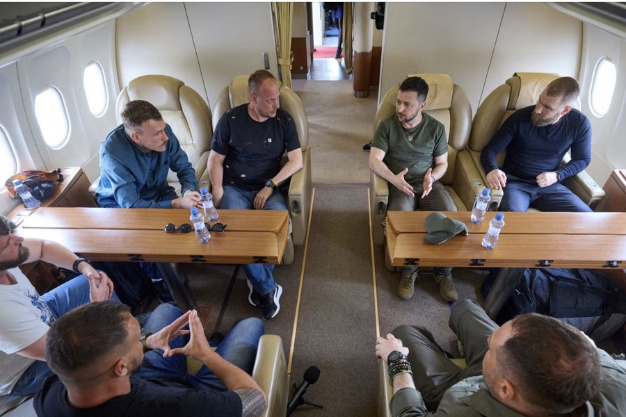 Ukraine đưa các cựu chỉ huy Azovstal về nước, Nga phản ứng gay gắt