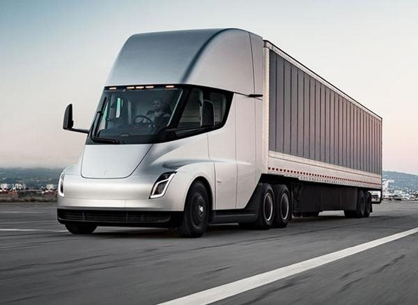 Xe tải chở hàng bằng điện liệu có thay thế xe tải chạy xăng, dầu diesel?