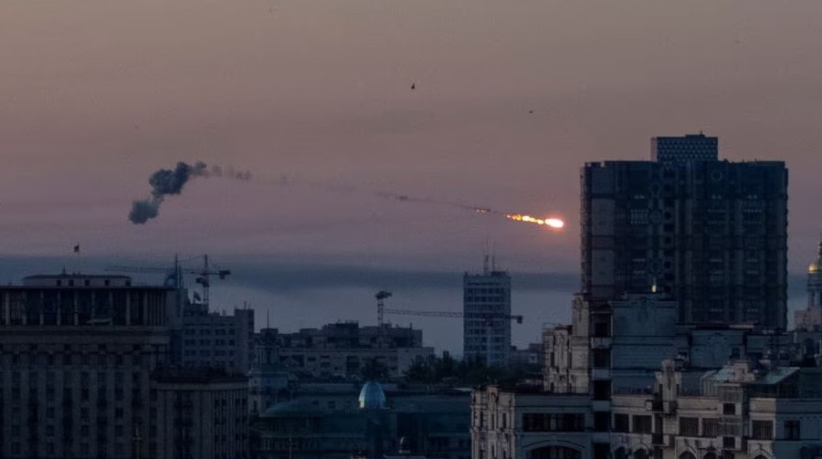Kiev bị UAV tấn công liền 2 đêm, Hungary đề xuất giải pháp hòa bình
