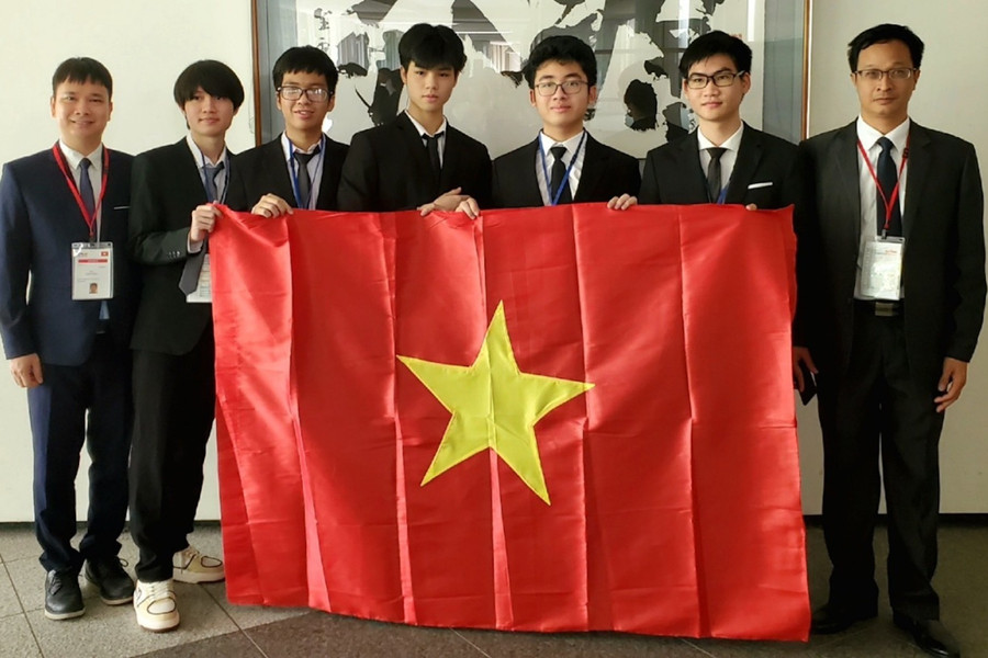 2 thí sinh Việt Nam giành huy chương vàng Olympic Vật lý quốc tế 2023