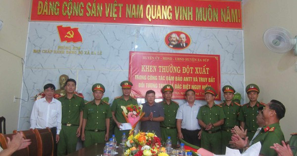 Thưởng nóng lực lượng bắt giữ 3 kẻ tấn công trụ sở xã ở Đắk Lắk