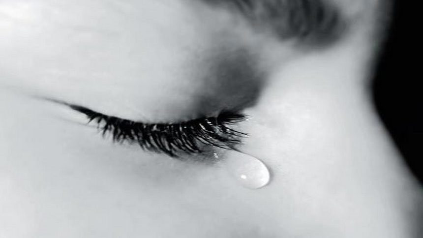Có nên dùng nước mắt nhân tạo hằng ngày?